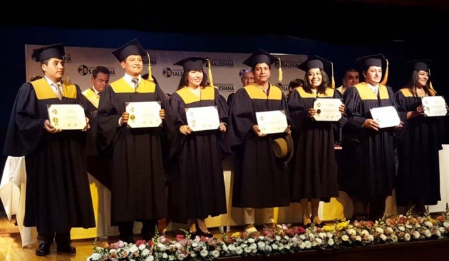 Ecuador - Indigenous Students graduate from the Salesian Polytechnic University
