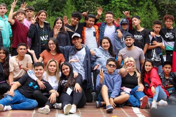 Colombia - SYM youth and beneficiaries of Salesian homes for vulnerable and migrants experience " Christ Lives "