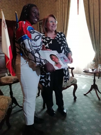 Malta – “Ahora tengo una hija en Sierra Leone”: emotivo encuentro con la Presidenta de Malta