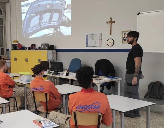 Italia – Un corso di avviamento al lavoro per giovani rifugiati presso il CFP “Rebaudengo”