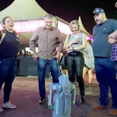 Brasil - UniSALESIANO leva inovação tecnológica e valores salesianos para a Expo Rodeio Show de Araçatuba. O grande protagonista do evento é o “cachorro robô - GO 2”