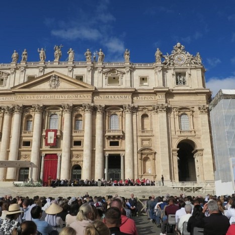 Vaticano – Il Card. Ángel Fernández Artime presente alla Messa di apertura della XVI Assemblea Generale Ordinaria del Sinodo dei Vescovi