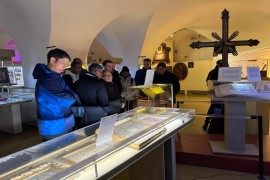 Italia – Los capitulares visitan el Museo de la Sábana Santa