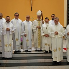 Brasile – Mons. Sérgio Krzywy presiede la dedicazione della chiesa e la consacrazione dell’altare nella parrocchia salesiana di Araçatuba