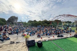 Italy – A thousand young people at the SYM Gio Beach party in Sicily: 