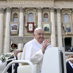 Watykan – Papież Franciszek przewodniczył Mszy św., w czasie której kanonizował 24 nowych świętych