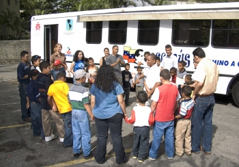 Venezuela – El BoscoBus trabaja con los niños para reintegrarlos en la sociedad