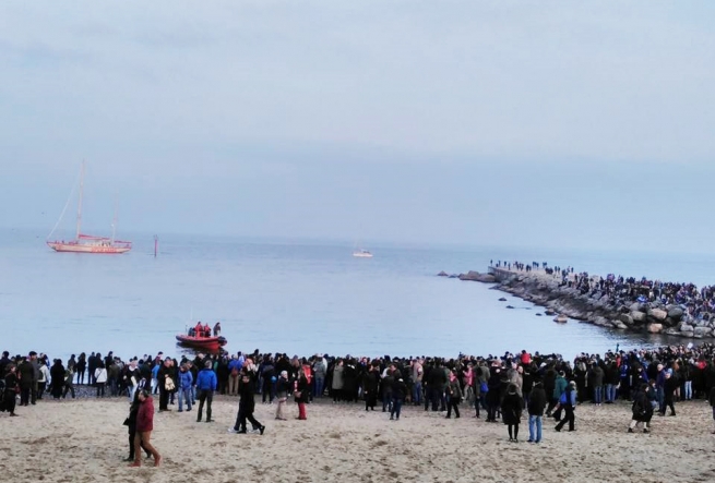 España - Alrededor de doscientas mil personas participan de la manifestación a favor de los refugiados y migrantes