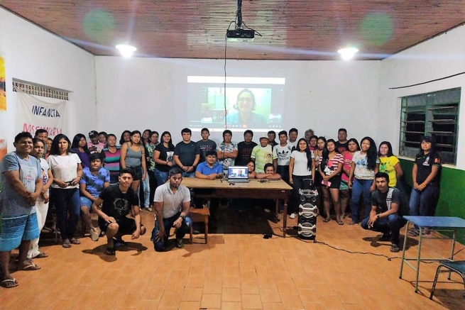 Brasil - Se ha desarrollado un polo para la educación a distancia de los indígenas de la aldea de Meruri