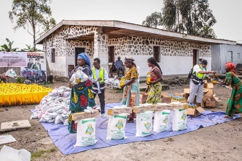 R.D. Congo - Los Salesianos de la Delegación AFC-EST distribuyen ayuda humanitaria a más de 200 familias vulnerables del campamento de Kanyarucinya