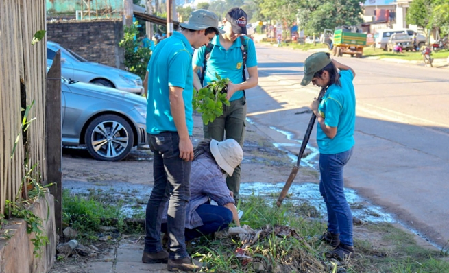 Paraguay – Gli alunni dell’Istituto Agrario “Carlos Pfannl” piantano 600 alberi