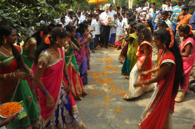 India - El Rector Mayor con el Consejo Inspectorial y los jóvenes de Hyderabad