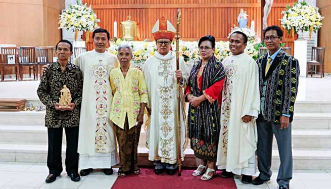 Indonesia – Ordenación Sacerdotal de dos jóvenes salesianos: Fransiskus y Yulius