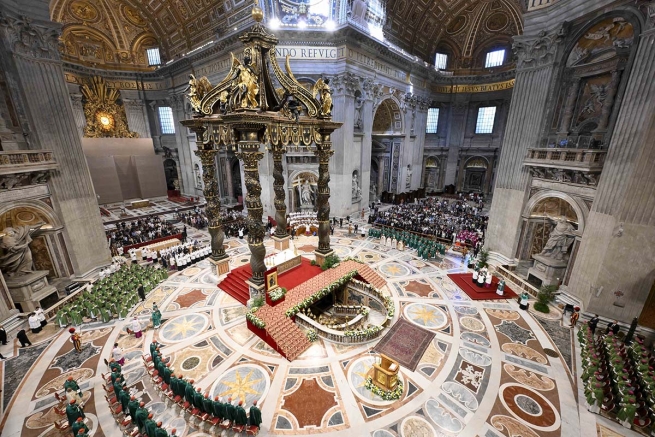 Vaticano – Il Papa: la Chiesa sinodale, in piedi a raccogliere il grido di chi soffre