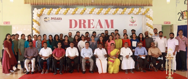 Índia – Lançamento do projeto “DREAM”, para conscientizar os jovens acerca das drogas e da dependência digital