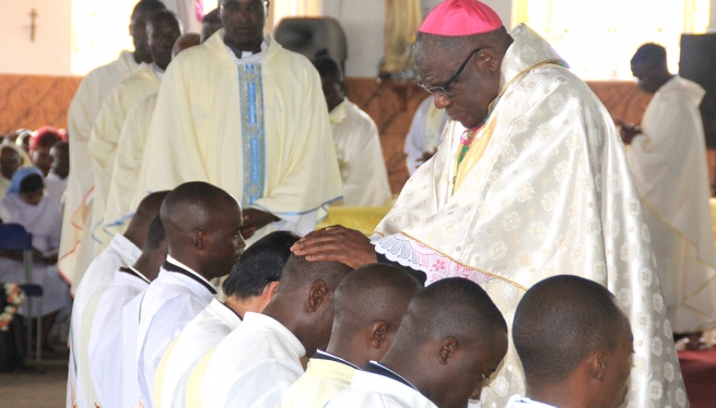 Uganda - Un vietnamita y un ugandés son ordenados sacerdotes