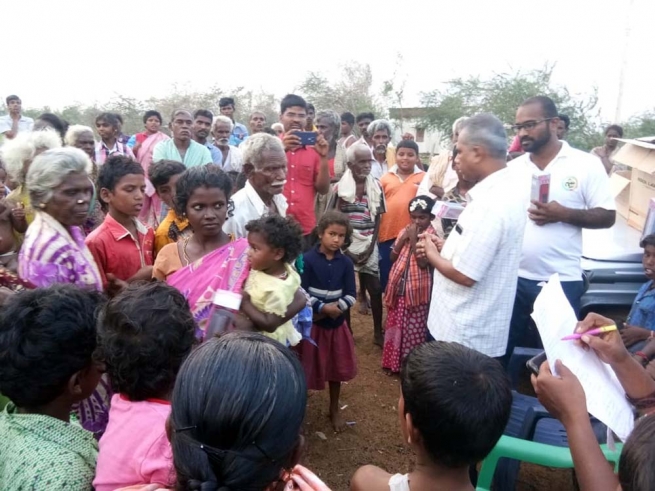 Índia - Salesianos solidários com a população atingida pelo ciclone Gaja