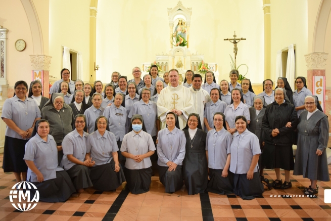 Peru – Renovar a esperança, incentivar a educação integral: visita do Reitor-Mor às Filhas de Maria Auxiliadora