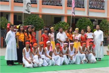 India - Cultivando el talento de los jóvenes a través de la danza y las canciones