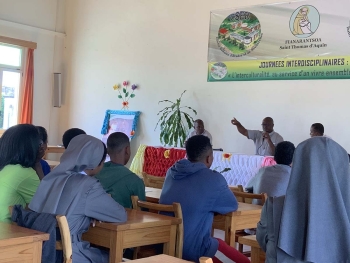 Madagascar - El Padre Alphonse Owoudou continúa la Visita Extraordinaria a Fianarantsoa