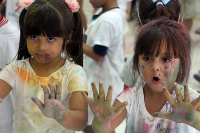 Brasile – “Festival dei Colori” per i bambini del collegio salesiano