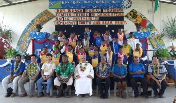 Islas Salomón - Ceremonia de entrega de diplomas a 26 jóvenes