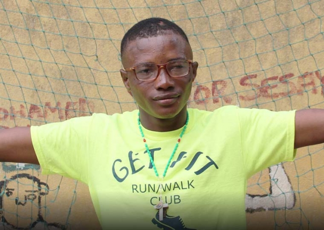 Sierra Leone – Lamín, the young man who is ashamed of his scars, but wants to become a saint