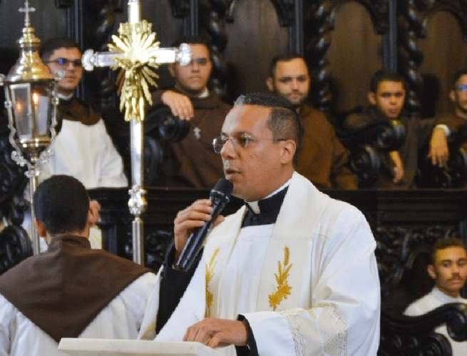 Brasil – El Padre Francisco Inácio, Inspector de los Salesianos de Recife, participa en la apertura de la 328ª Fiesta de Nuestra Señora del Monte Carmelo