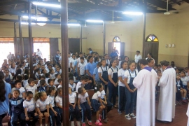 Paraguay - Imposición de las cenizas en el colegio San Luis