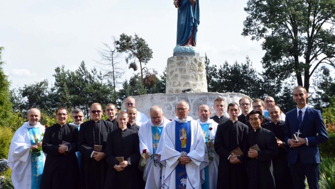 Polonia – Doce jóvenes emiten la primera Profesión Religiosa