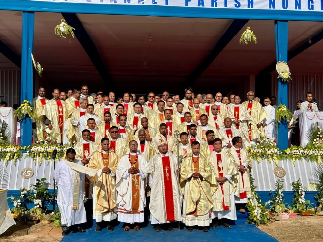 Inde - Une étape spirituelle importante pour la Province salésienne d’Inde-Shillong : l'ordination sacerdotale de Jetendis Sohshang, SDB