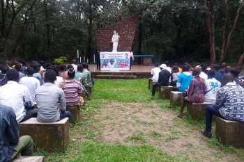 R. D. Congo - Jóvenes misioneros reflexionan sobre la amistad y la misericordia en la familia