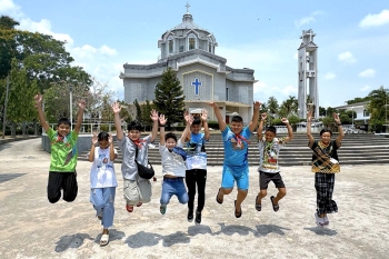 Thaïlande - De nombreux jeunes impliqués dans le camp de catéchèse pendant la Semaine Sainte