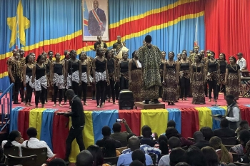 R.D. del Congo - La Escuela de Informática Salama ofrece un concierto al público en Lubumbashi