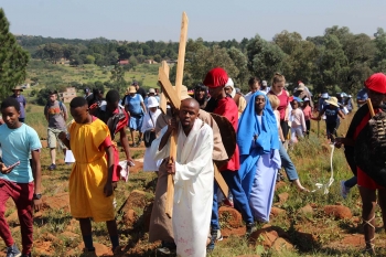 Sudáfrica - Vía Crucis de los jóvenes del Centro Juvenil Bosco