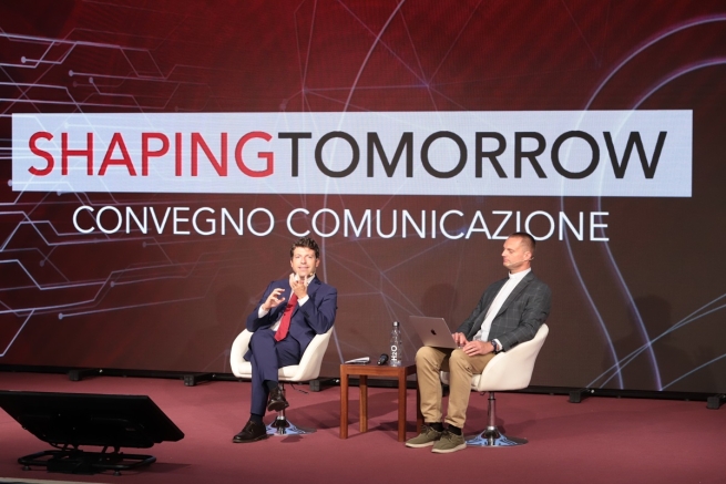 Italie – "Shaping Tomorrow" : l'Église à l'ère du numérique et l'approche des nouvelles technologies dans la communication ecclésiale
