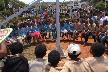 Madagascar – Carrosséis do Oratório Dom Bosco de San Donà di Piave reconstruídos em Bemaneviky