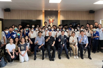 Hong Kong - Estudiantes de Tailandia visitan las escuelas de la Familia Salesiana en Hong Kong