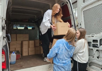 França – A Fundação Dom Bosco de Paris envia 12 mil caixas de leite infantil às famílias ucranianas