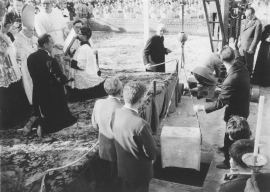 Italia – Ponen la primera piedra del templo en el Colle Don Bosco