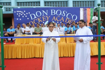 India – Un nuovo campo da hockey per il Don Bosco Matunga