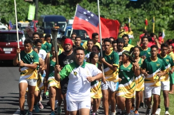 Samoa – Cinque giovani della scuola Don Bosco portano la Torcia dei Giochi del Pacifico