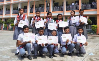 India - Diez medallas para los estudiantes de la escuela Don Bosco de Tura