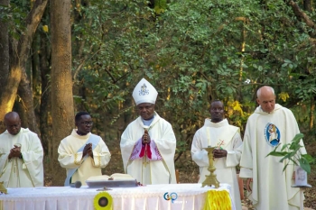 R.D. del Congo - Monseñor Gaston Ruvezi preside la misa de apertura del XXII Capítulo Inspectorial de África Central