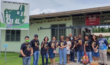 Papúa Nueva Guinea - Los Salesianos Cooperadores de Kokopo llevan regalos al Hospital St. Mary's Vunapope