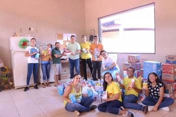 Brasil - Donan 800 litros de leche a niños necesitados