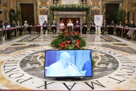 Vaticano – Il Papa: nulla vale più della vita di un bambino, i loro diritti calpestati ogni giorno