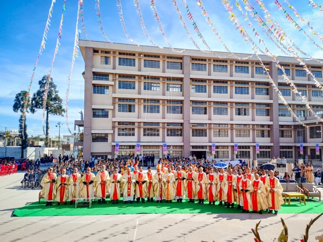 India - Celebración de una herencia dorada: la Escuela Secundaria "Khliehriat" concluye las celebraciones de su Jubileo de Oro