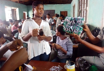 Sierra Leone – Girls of Don Bosco Fambul choose formation courses