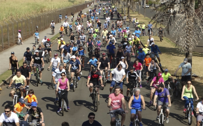 Brasile - Un giro in bici per rendere omaggio ai Papà